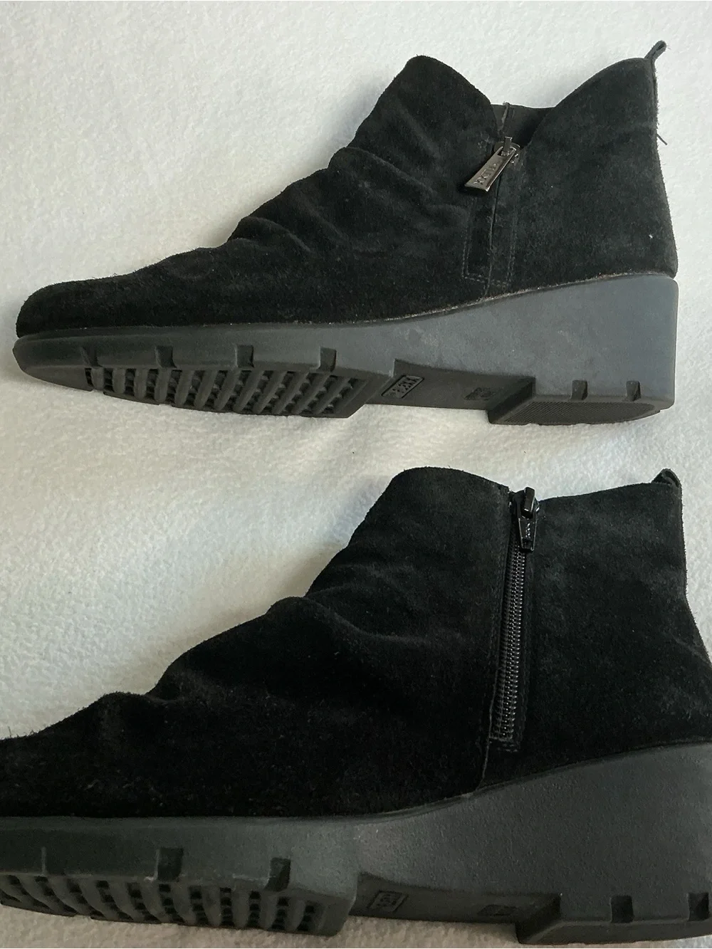 The FLEXX Black Suede Ankle Boots Women's Size US 8 EU 39 Wedge Side Zip